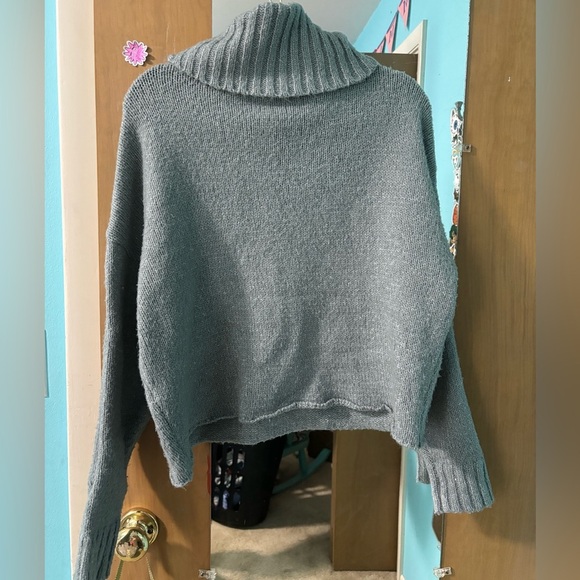 Kendall + Kylie Sweater - Picture 3 of 4